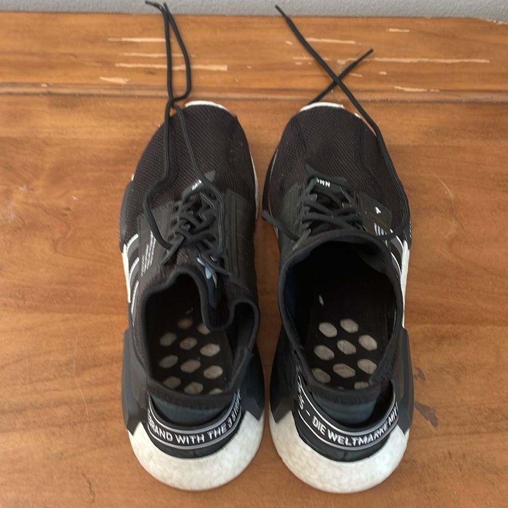 Adidas NMD R1 V2 Shoes Size 10 - Picture 13 of 14